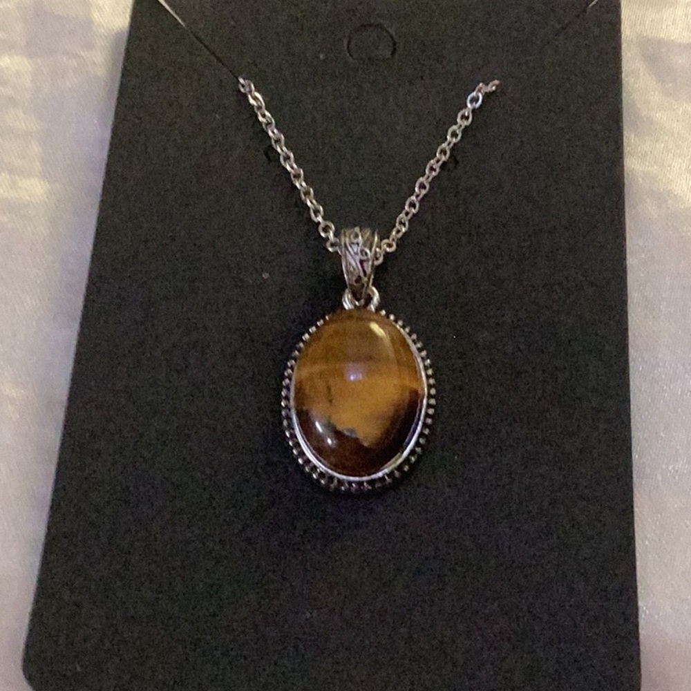 🌻New Brilliant Amber Stone Pendant Necklace So Fun to Wear Closet Must Have 🌻 - Picture 2 of 10